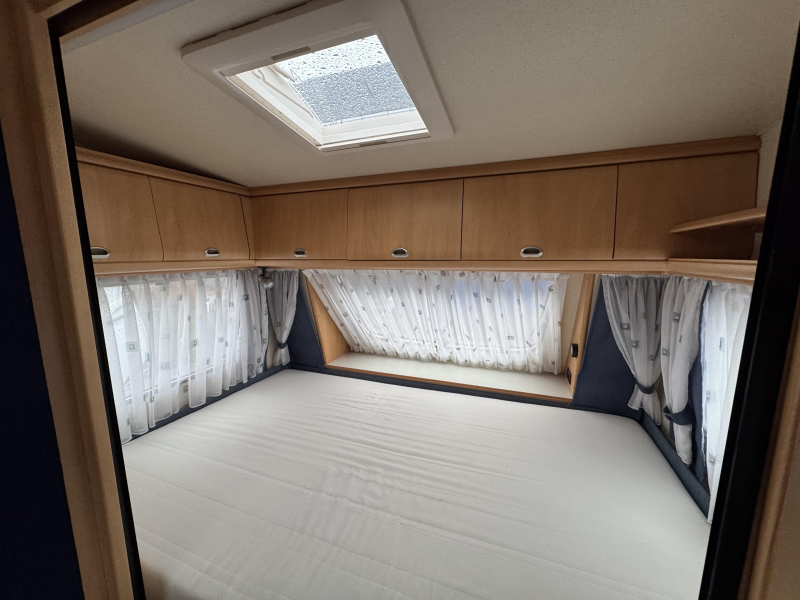 Hobby De luxe Easy 440 SF incl mover en voortent  foto: 9