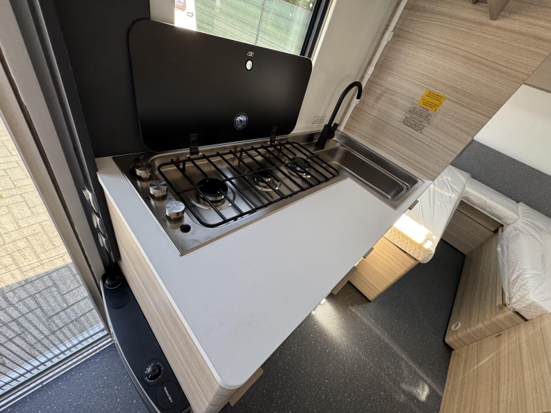 Adria Altea 502 UL 60 Year, deur met raam  foto: 15