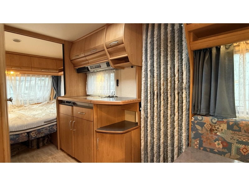 Hobby Excellent 470 UB rondzit dwars bed toilet  foto: 6