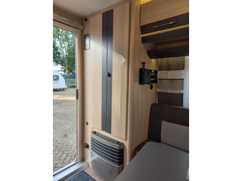 Hobby De Luxe Edition 440 SF voortent Unico-mover-etc  foto: 7