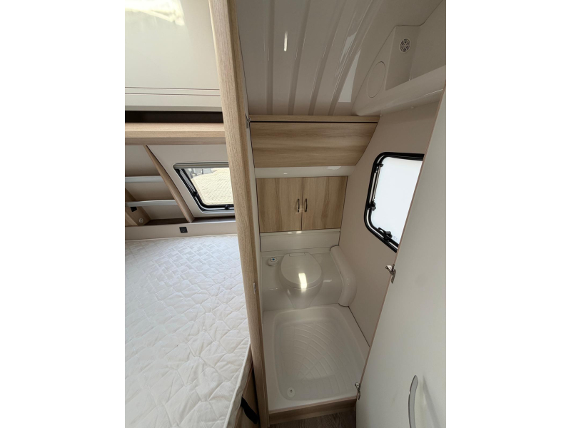 Hobby De Luxe 400 SFE Met Luifel!  foto: 7