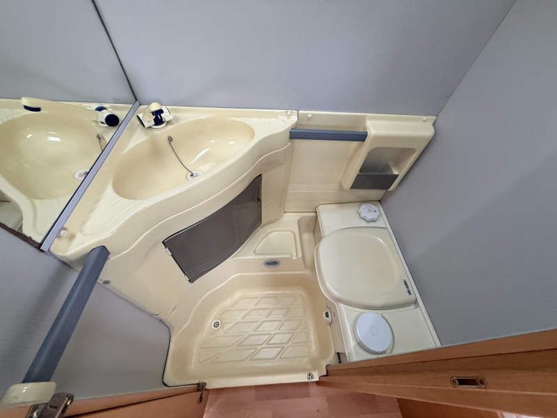 Knaus Sudwind Gold Edition 420 QD Treinzit Dwarsbed Mover  foto: 10