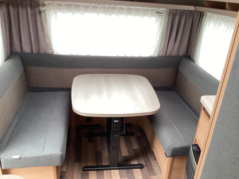 Knaus Sport 460 EU enkele bedden  foto: 3