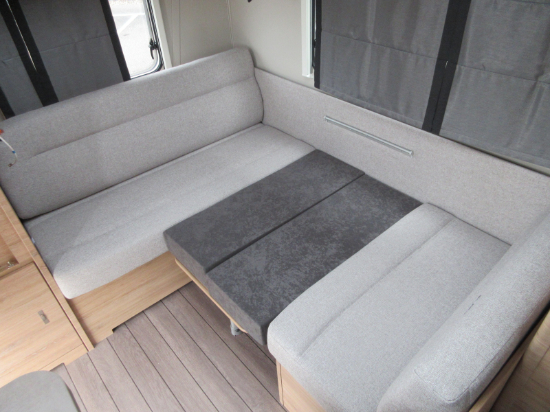 Knaus Sudwind Black Selection 420 QD COMPACT EN GROTE KEUKEN !  foto: 6