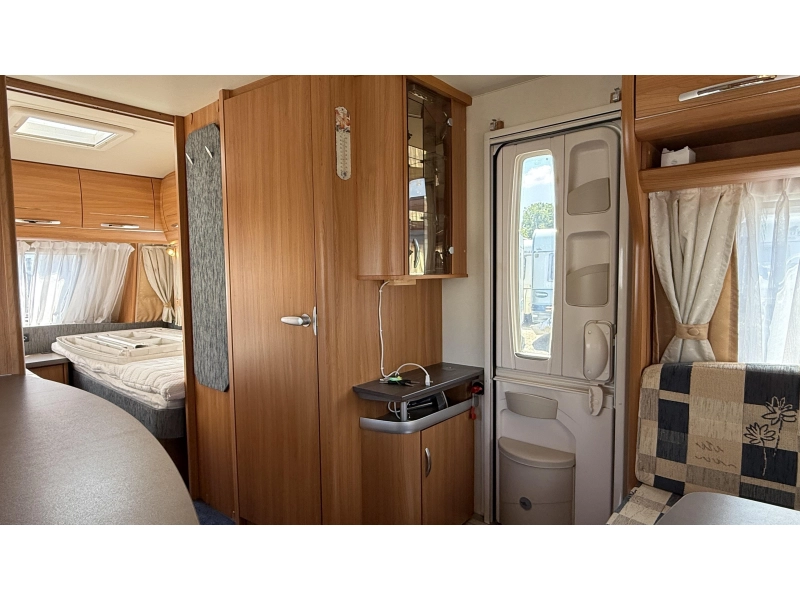 Hobby De Luxe 540 UL enkele bedden rondzit  foto: 6