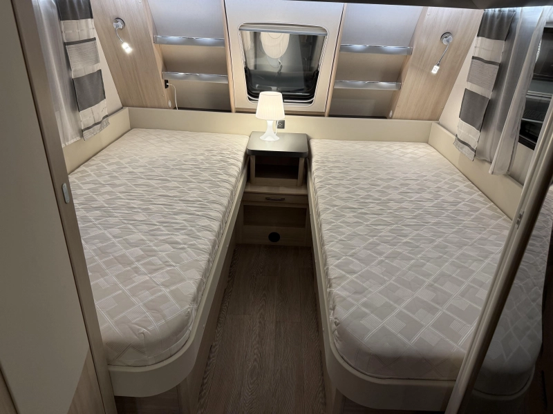 Hobby De Luxe Edition 495 UL 2 BEDDEN MOVER LUIFEL TOP  foto: 5