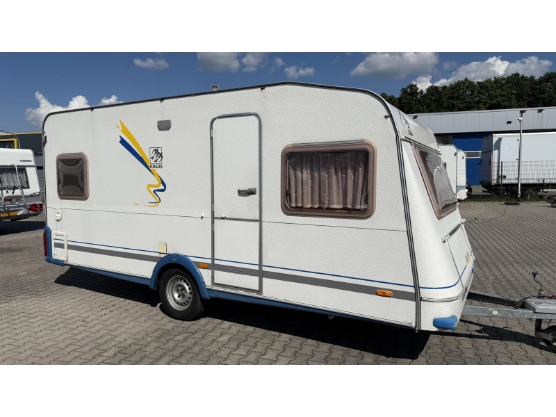 Knaus Blue Line 450 TF frans bed rondzit toilet  foto: 0