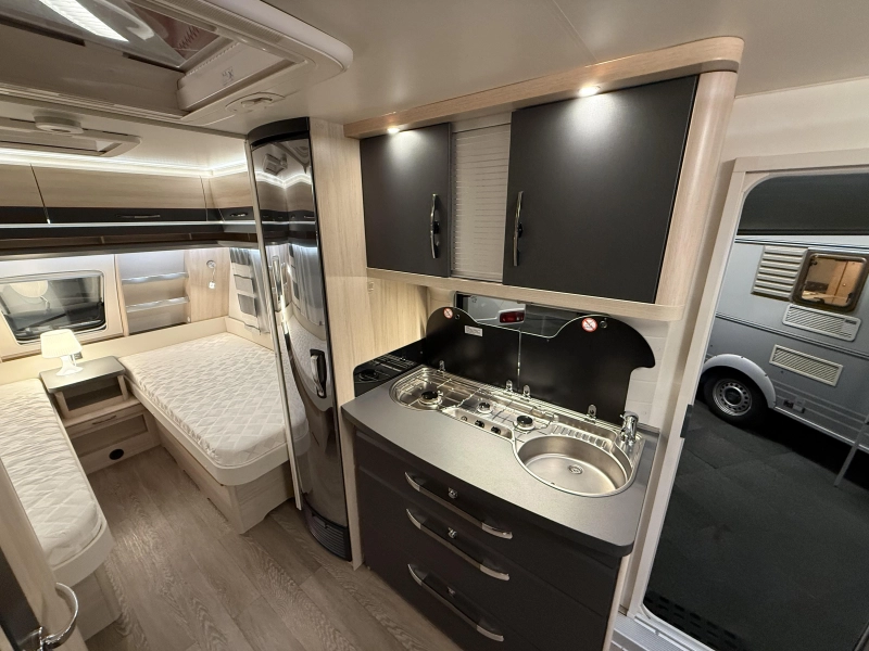 Hobby De Luxe Edition 495 UL 2 BEDDEN MOVER LUIFEL TOP  foto: 13