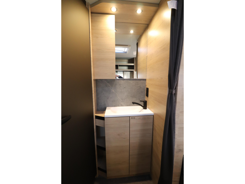 Weinsberg CaraOne Edition HOT 450 FU MODEL 2027 - 771 VLOER  foto: 13