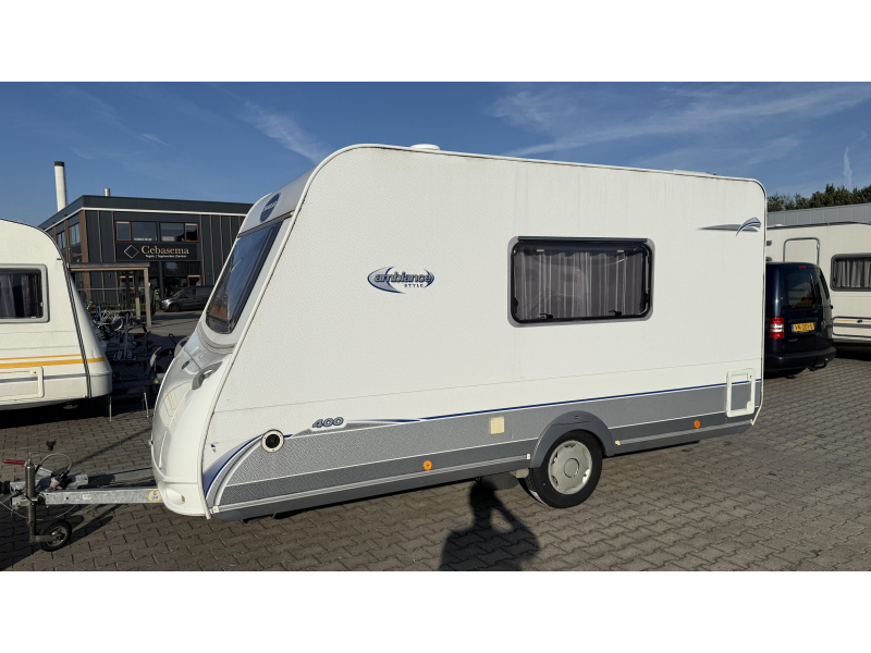 Caravelair Ambiance Style 400 CP eindkeuken zit vast bed  foto: 13