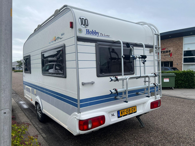 Hobby De Luxe 400 SF | Luifel | Fietsenrek | Mover Half Automaat | Vastbed | Dinette (Treinzit) | Tempo 100 | Schokbrekers foto: 6