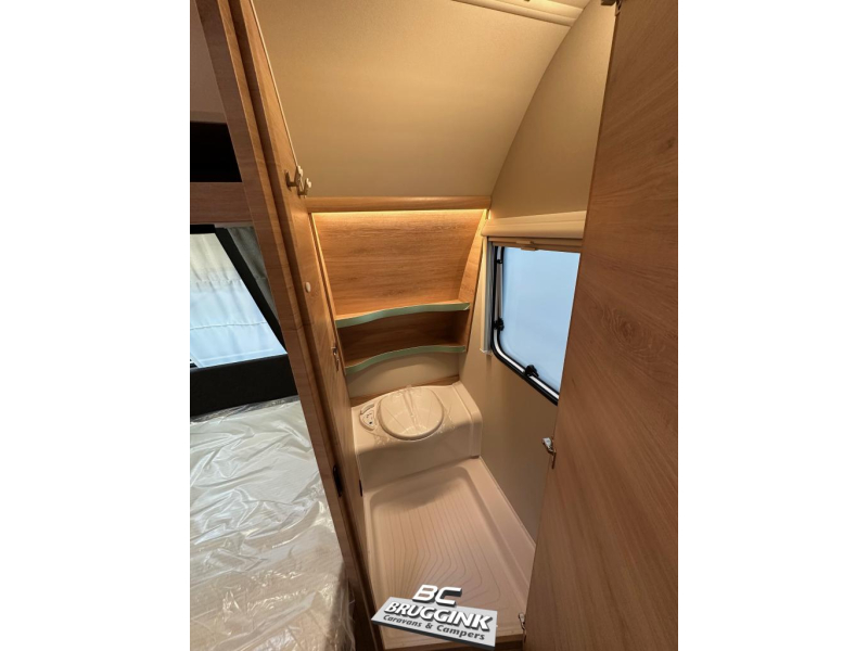 Knaus Sudwind Black Selection 450 FU FRANS BED 1700 KG  foto: 9