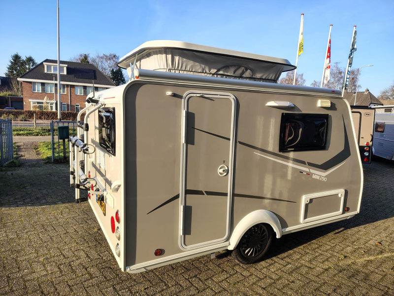 Trigano Mini Freestyle 290 nieuwstaat, mover, luifel  foto: 4