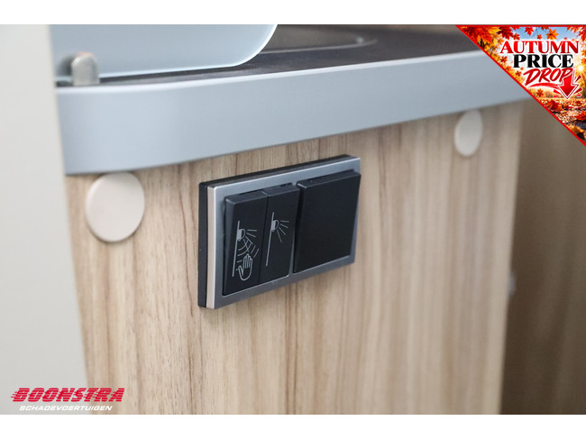 Eriba Nova Light 442 Elegance Luifel Middenkeuken Lengtebed LMV foto: 23