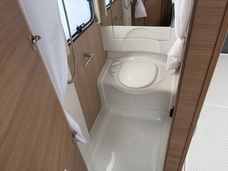 Adria Adora 472 UP Mover/Reservewiel  foto: 3