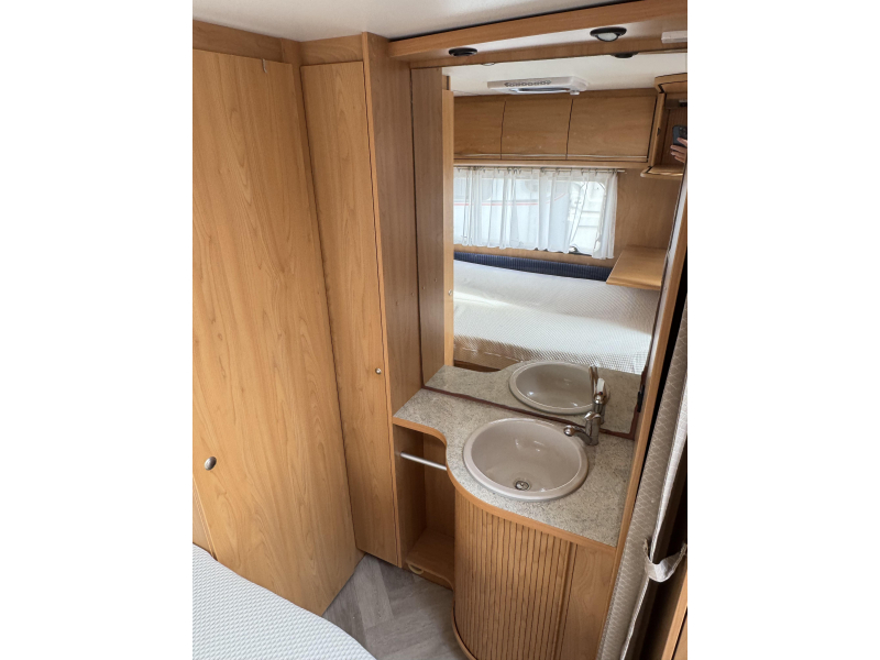 Bürstner Ventana 460 TS - Mover - Voortent  foto: 10