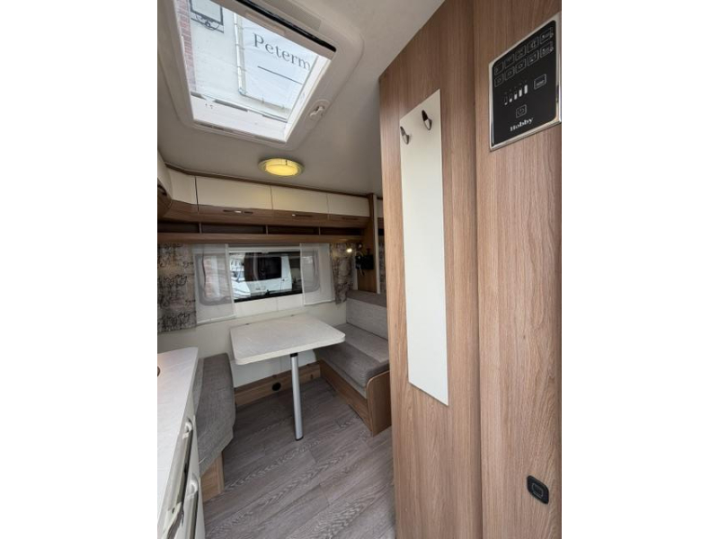 Hobby De Luxe 400 SFE Incl. Mover en Voortent  foto: 12