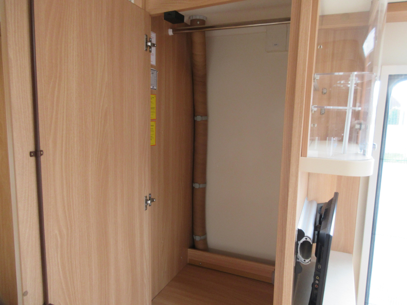 Knaus Sudwind 450 FU MOVER EN VOORTENT  foto: 16