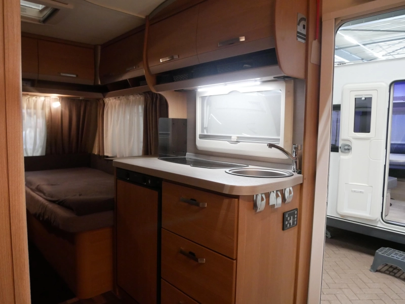 Knaus Sport 460 EU Mover levelsysteem luifel  foto: 7