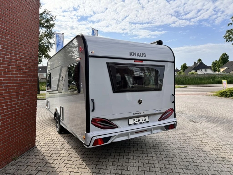 Knaus Sudwind Black Selection 460 EU Red Edition  foto: 12