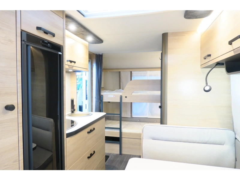 Weinsberg CaraOne Edition HOT 480 QDK Stapelbed vastbed treinz.  foto: 4