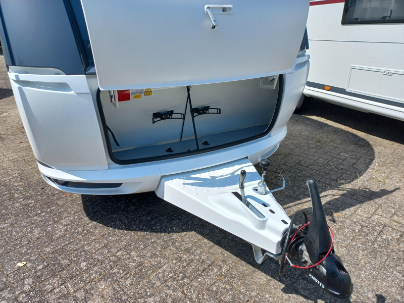 Hobby De Luxe 460 UFE 1500kg 