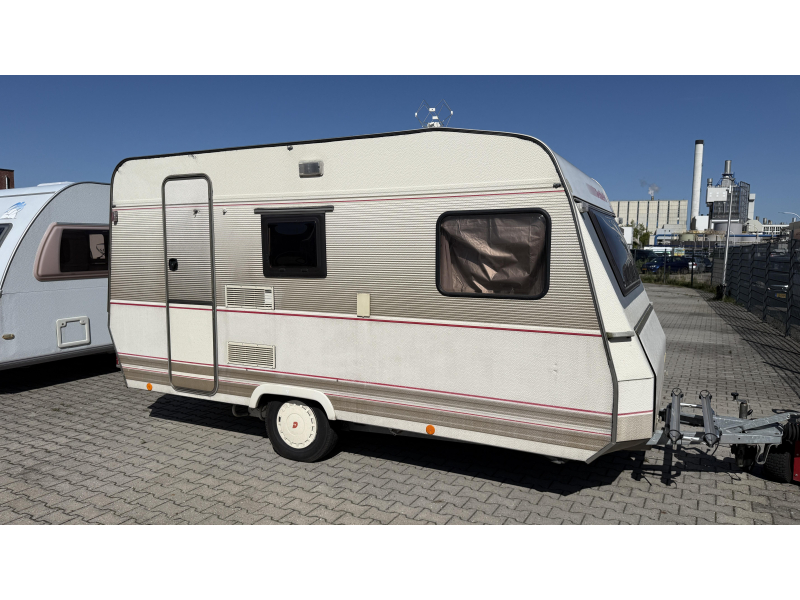 Dethleffs Camper 440 T treinzit vast bed toilet 