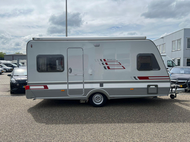 Hymer Sporting 465 | Volautomatische Mover | ZGAN Voortent | Lattenbodem | Ombouwbare Rondzit | Luifel | Fransbed | Fietsenrek foto: 3