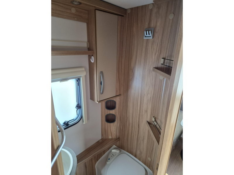 Eriba Nova Light 470 Enkele bedden - Luifel  foto: 18