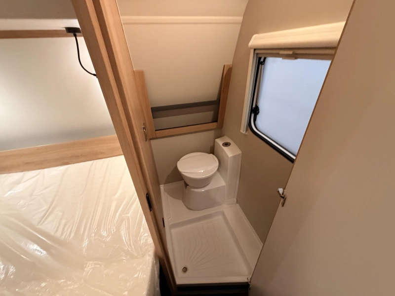 Knaus Sport 450 FU 1800 KG + Fransbed  foto: 13