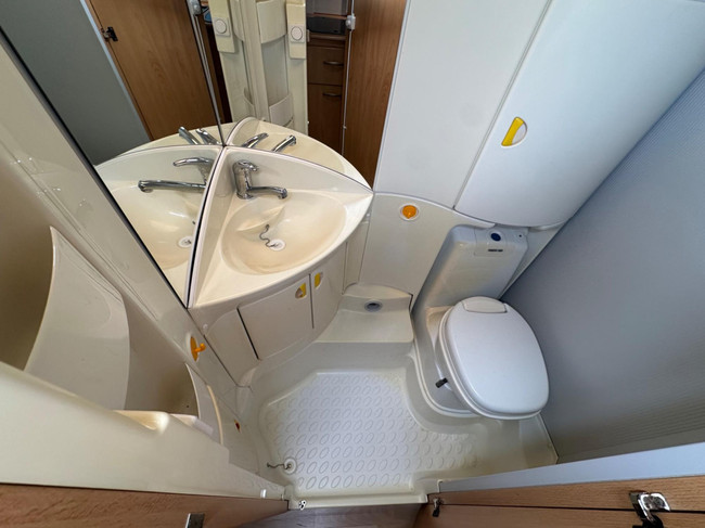 Knaus Südwind 450 TU foto: 9