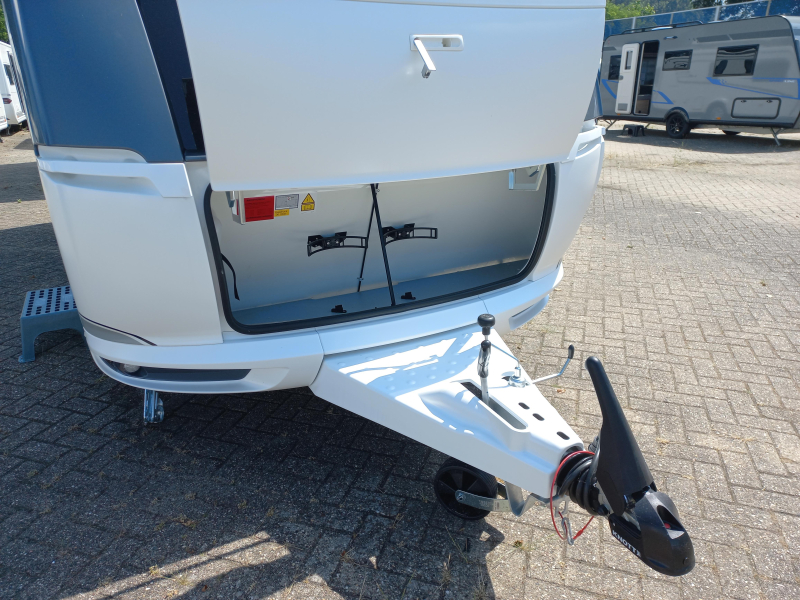 Hobby De Luxe 460 LU 1500kg 