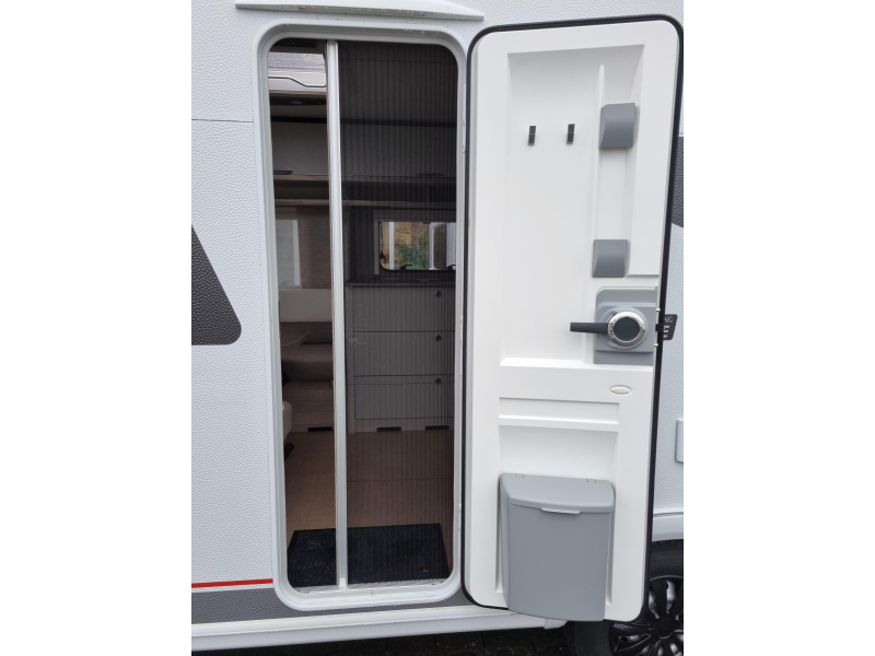 Bürstner Premio IC-line 460 TS  foto: 18