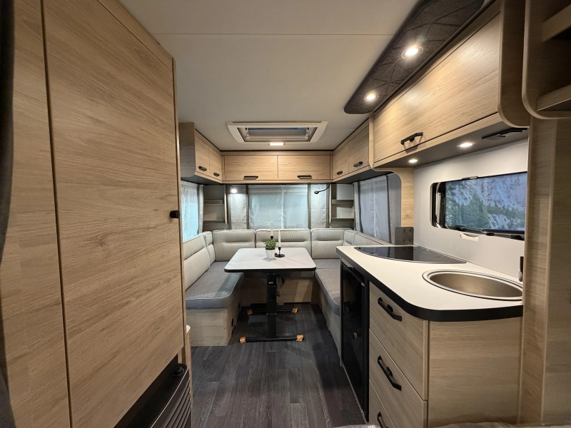 Weinsberg CaraOne Edition HOT 450 FU fransbed / rondzit  foto: 18