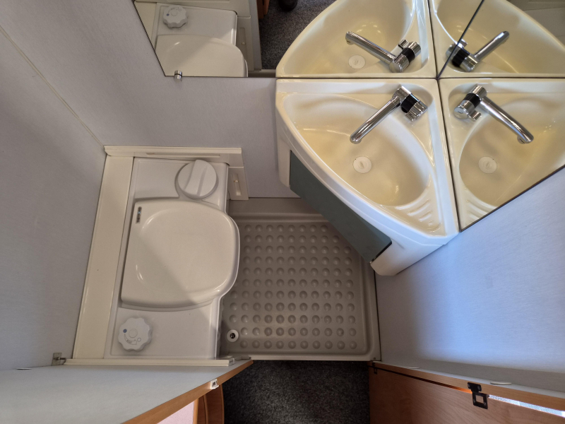 Caravelair Antares 400 Voortent en Luifel  foto: 16