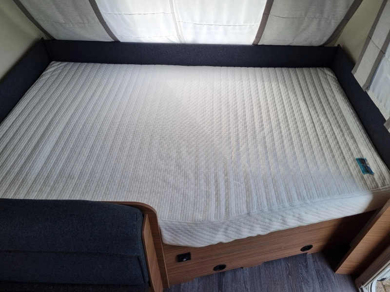 Knaus Sport 500 KD - Stapelbed - Airco  foto: 5