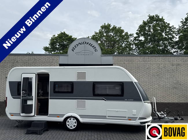 Hobby De Luxe 495 UL met enkele bedden **Mover/Fietsendrager/Zakluifel/Buitengas/2e serviceluik/1e eigenaar/Zeer nette caravan**