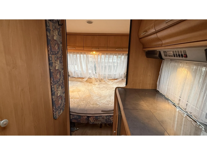 Hobby Excellent 470 UB rondzit dwars bed toilet  foto: 10