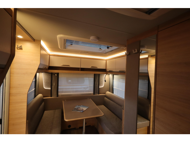 Knaus Sudwind Black Selection 460 EU Enkele bedden  foto: 6