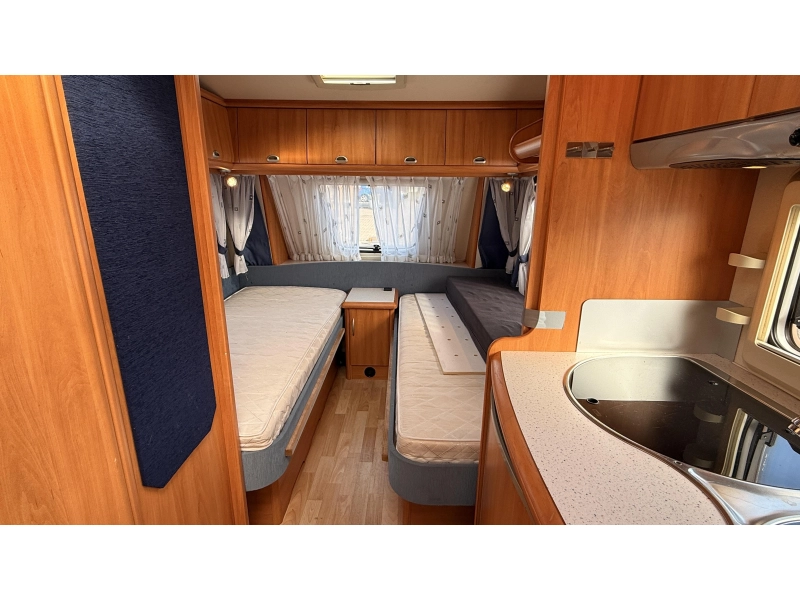 Hobby De luxe Easy 495 UL enkele bedden rondzit 