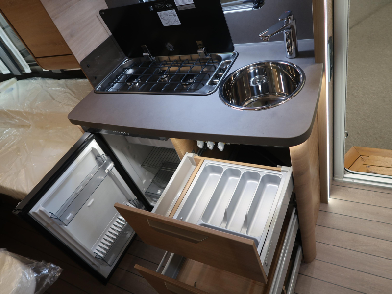 Knaus Sudwind Black Selection 460 EU ENKELE BEDDEN  foto: 9