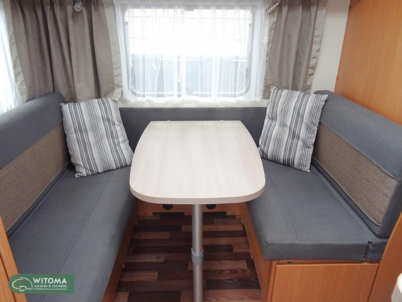 Knaus Sport 420 QD voortent luifel  foto: 13