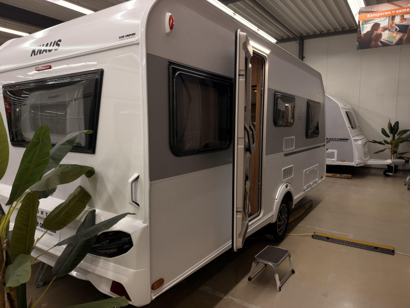 Knaus Sport 460 EU 1800 KG + Enkele Bedden 
