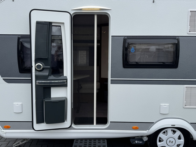 Hobby Excellent 495 UL met enkele bedden **Mover/Fietsendrager/Luifeltent/1e eigenaar/Zeer nette caravan** foto: 16