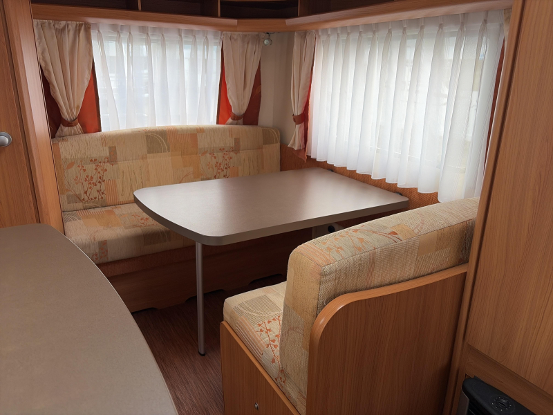 Hobby De Luxe 400 SF Voortent/Fietsdrager  foto: 7