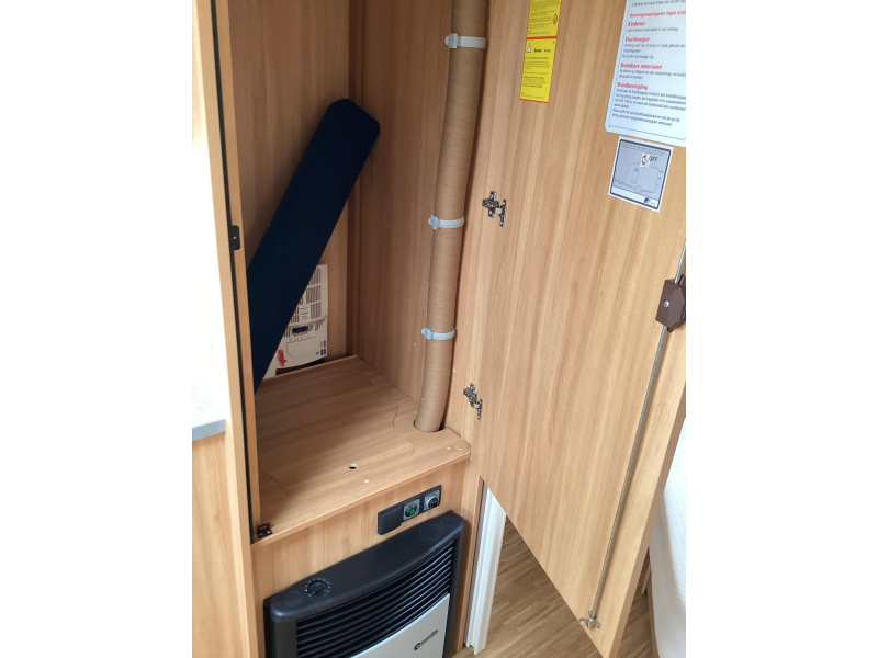 Dethleffs Camper 450 DB voortent  foto: 6