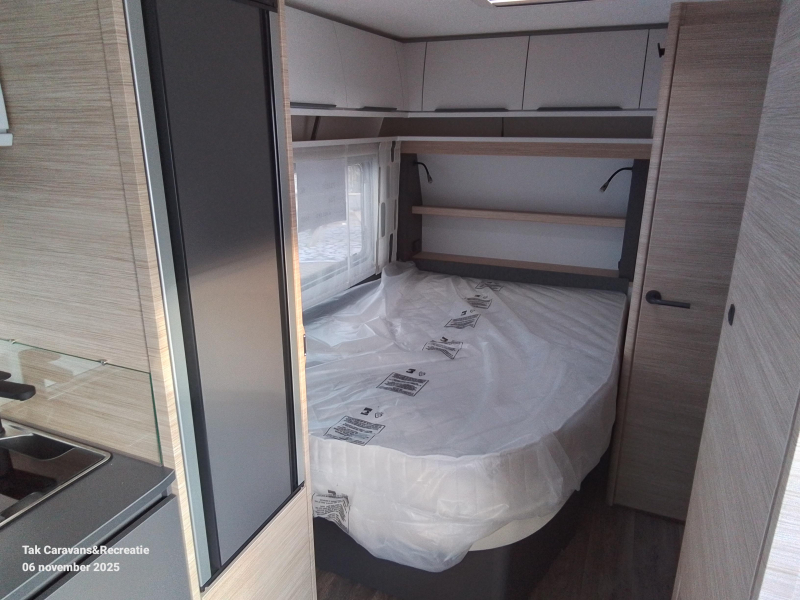 Fendt Apero 465 SFB middenkeuken en Frans bed  foto: 7