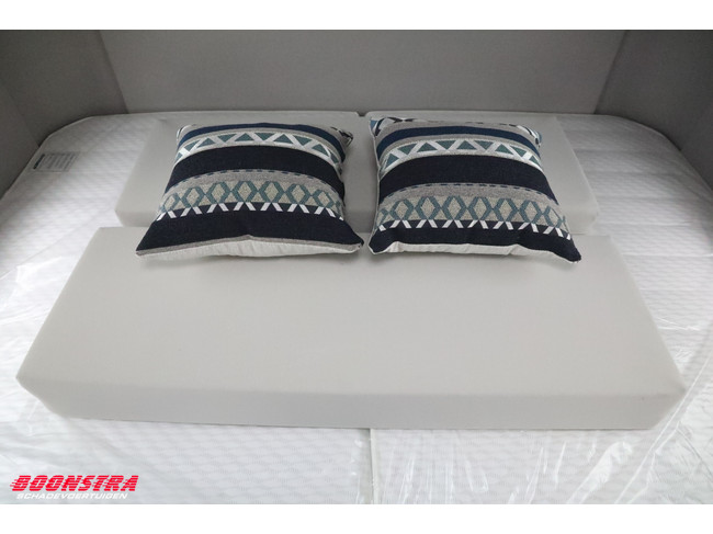Eriba Novaline 442 Luifel Vloerverwarming LMV Lengtebed Treinzit foto: 23