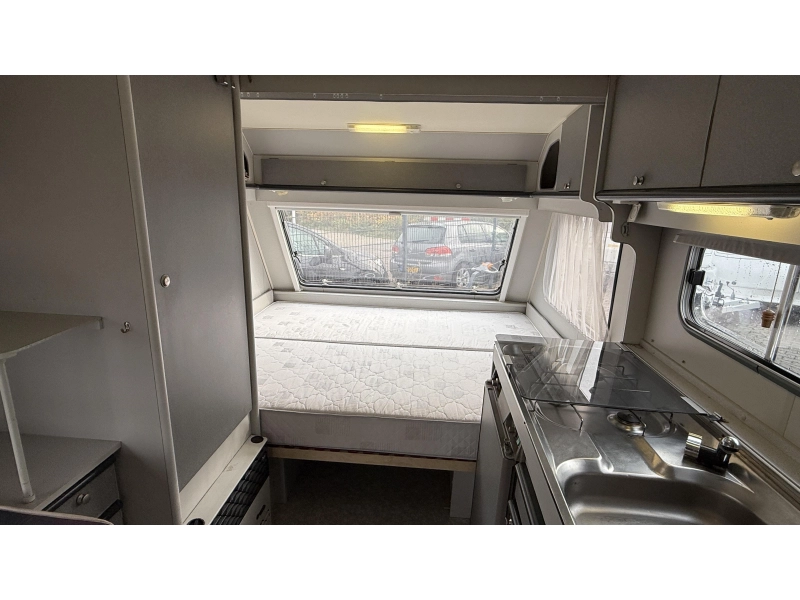 Beyerland Sprinter 430 TM treinzit vast bed toilet  foto: 2