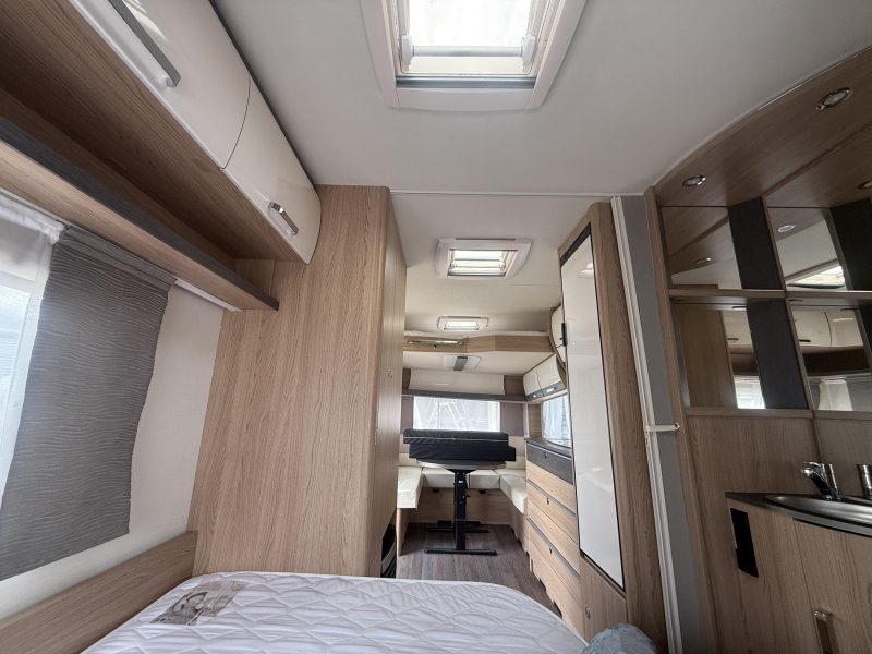 Bürstner Averso Plus 500 TS VOORTENT/HEFBED/6PERSOONS  foto: 13